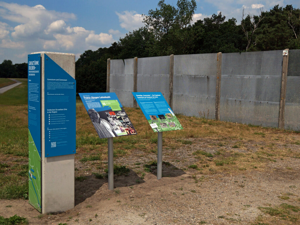 Exhibition and border installation in Popelau
